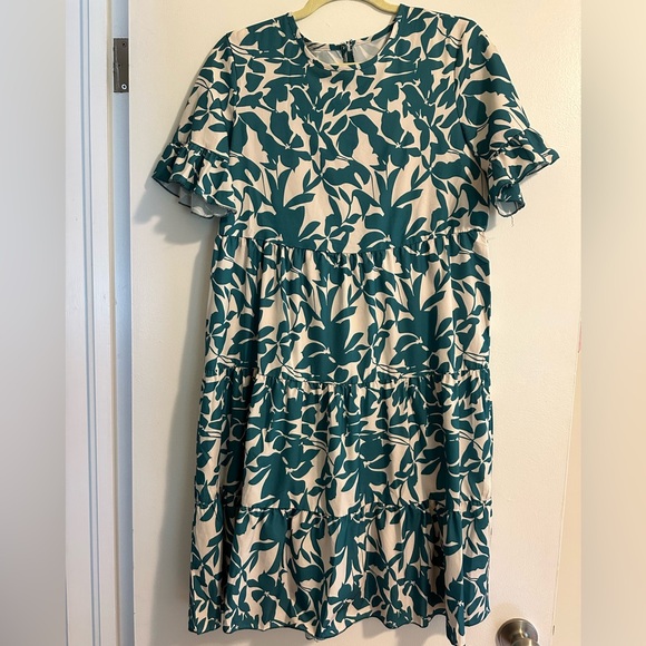 Green/Ivory Dress - Picture 1 of 1